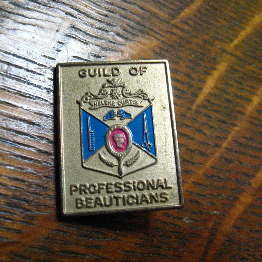 👩 Helene Curtis Beauty Parlor Vintage Lapel Pin